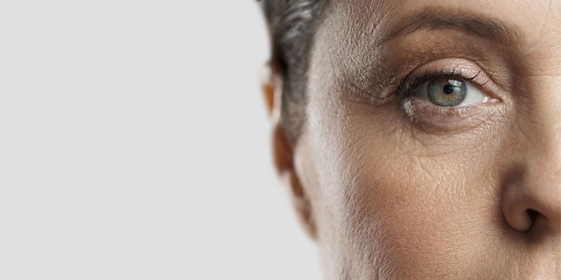 Rajeunir le visage avec les injections d’acide hyaluronique