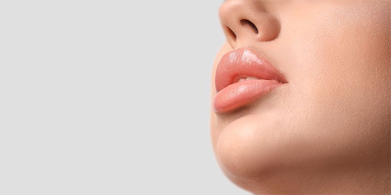 L'épilation laser réduit les poils indésirables sur le visage, comme les lèvres, menton, joues, ligne de la mâchoire et front