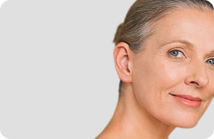 Portrait d'une femme et focus sur l'ovale de son visage